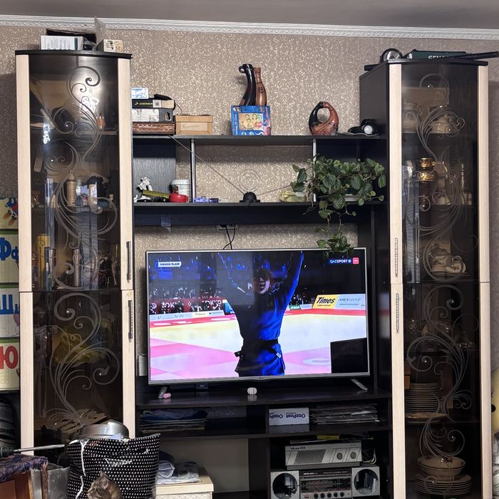 Срочно продам горку для гостинной