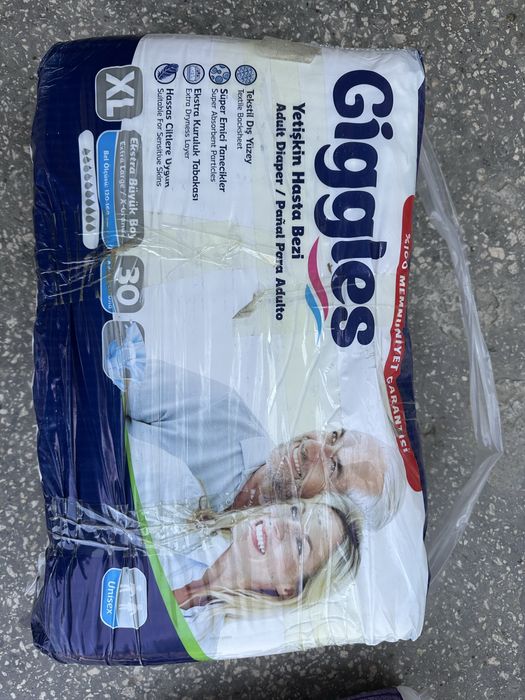 Памперс, влажные салфетки, очиститель для кожи