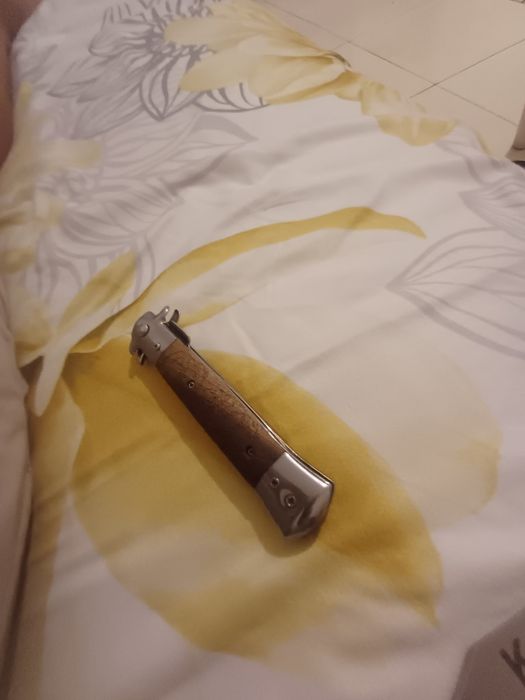 Vând briceag stiletto columbian 23 cm