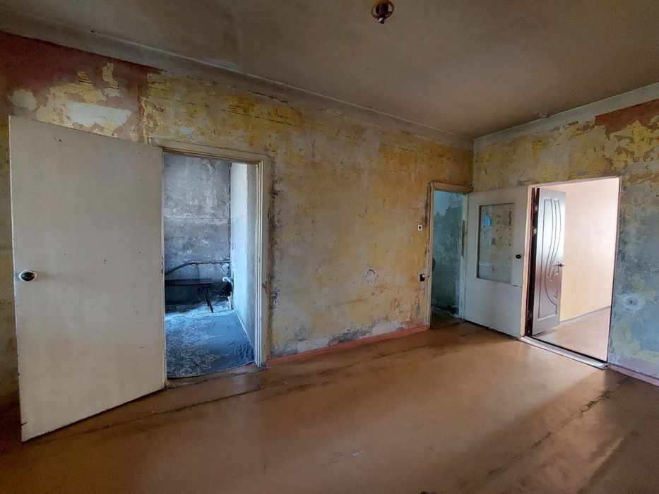 Срочно Продам Чиланзар Квартал 20 . 2/4/4 Балкон 1.5 ×6