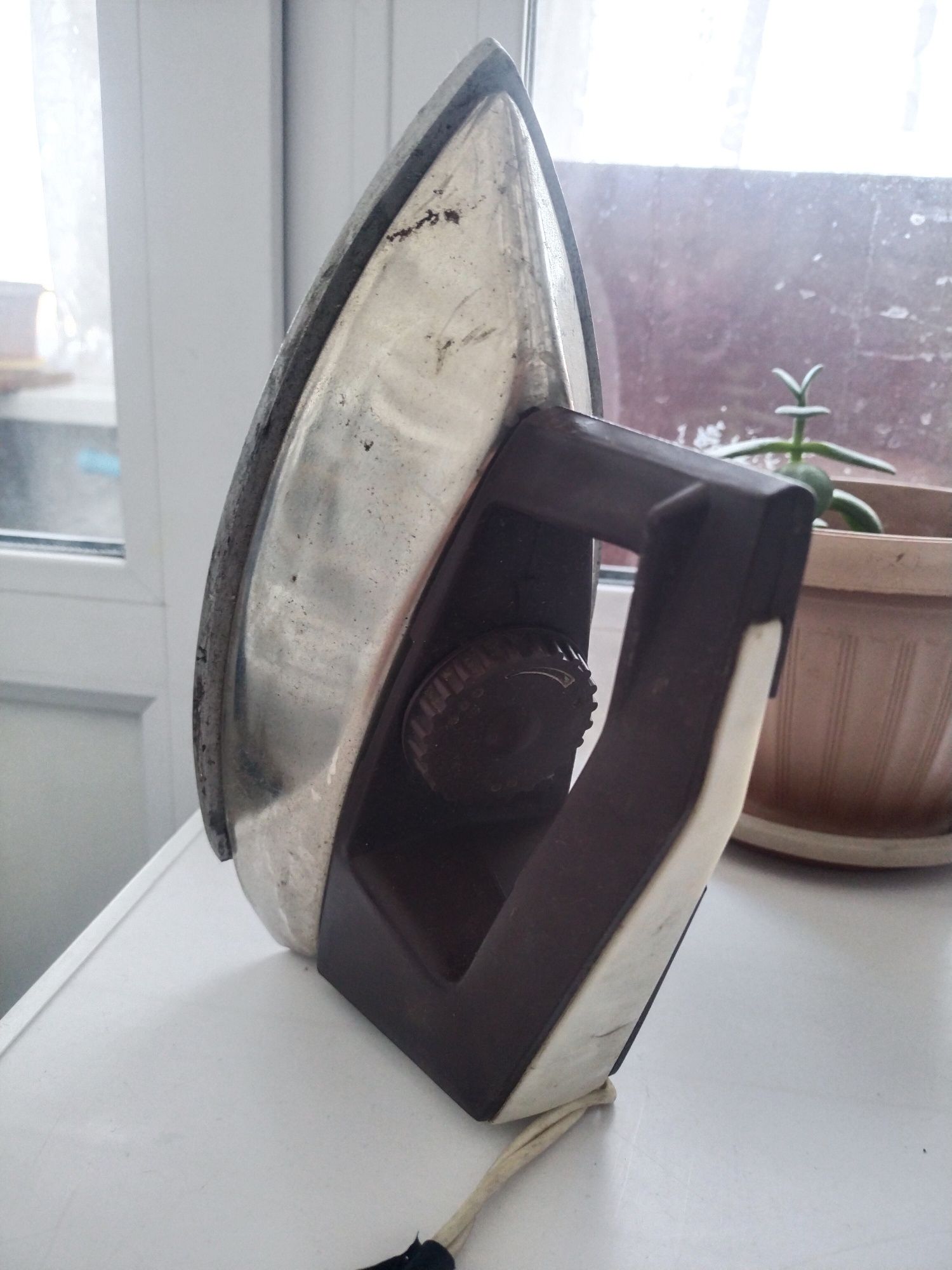 Продам утюг сделано в СССР 1988 г.