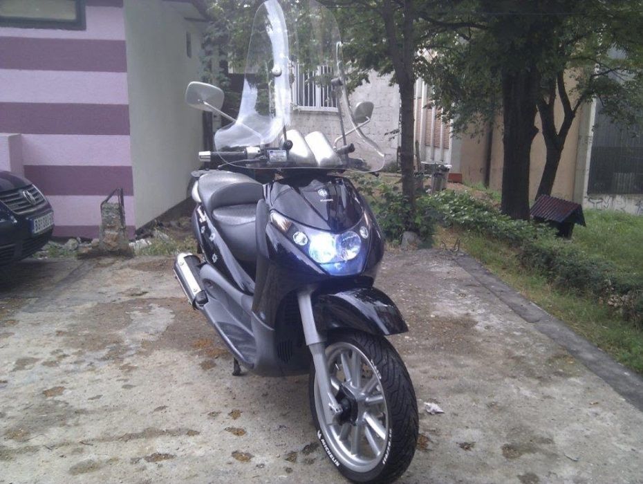 продавам piaggio beverly 200 на части