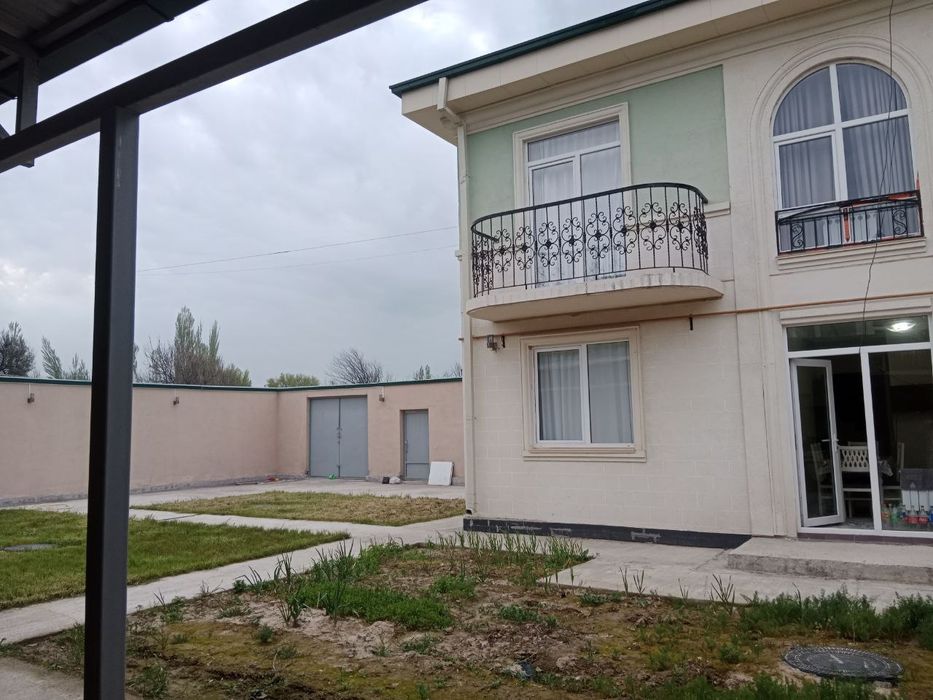 Chirchiq shahrida 2 etajli hovli ijaraga berladi