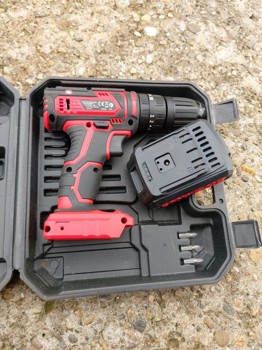 Masina de infiletat pe baterie lipsa incarcator 100 lei