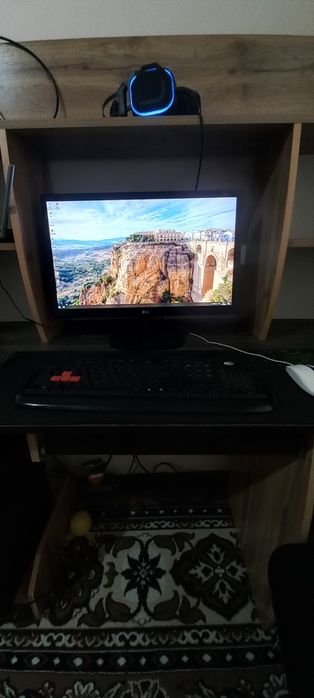 Igravoy kamputer stollari bilan