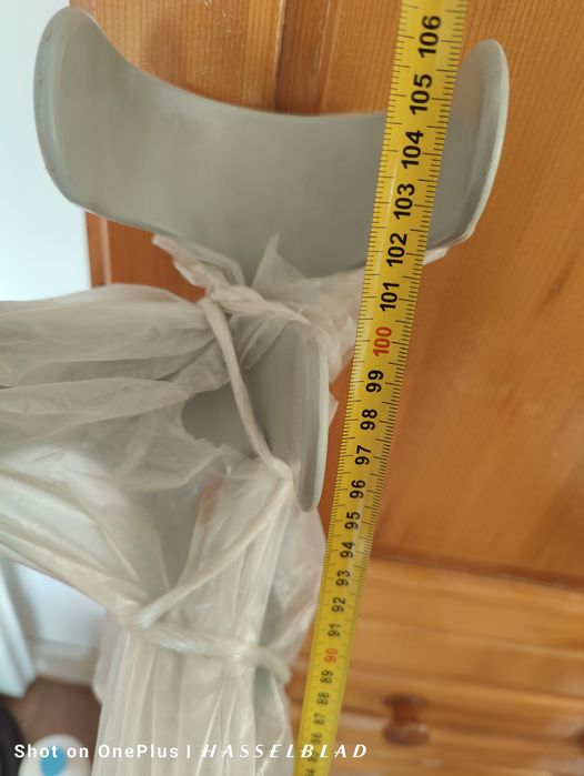 Патерици чисто нови неупотребявани два броя с пластмасови подлакътници