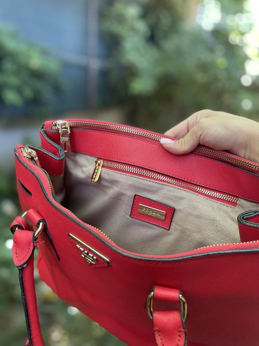 Geanta damă PRADA pret usor negociabil