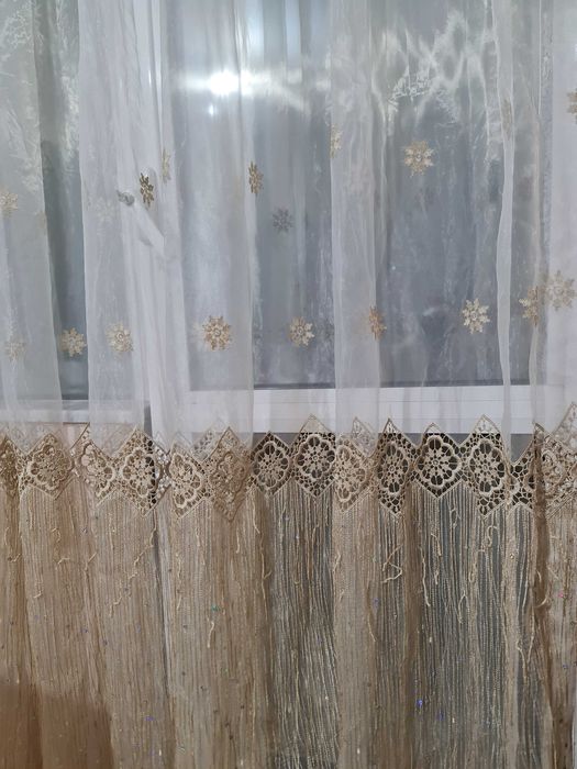 Тънко перде с бродерия