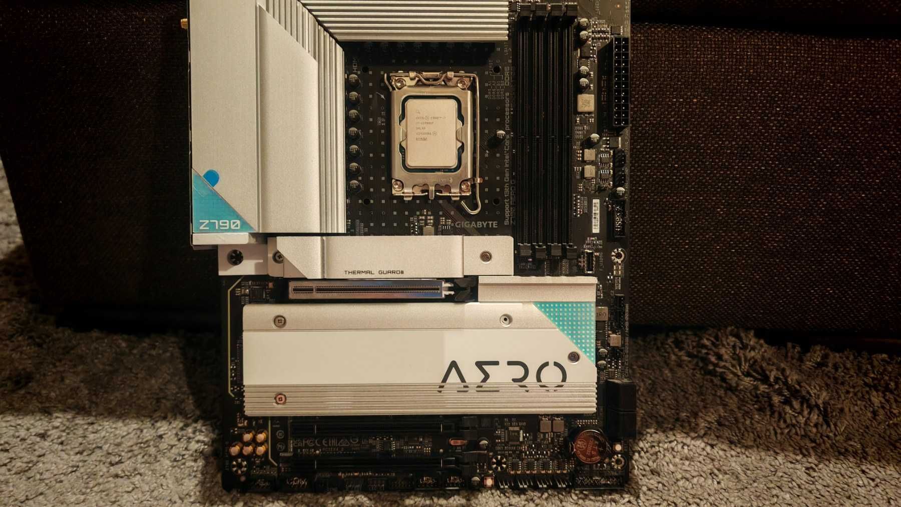 Gigabyte Z790 AERO G Wi-Fi 6E + Intel i7-12700KF, 12 Cores 5.0GHz
