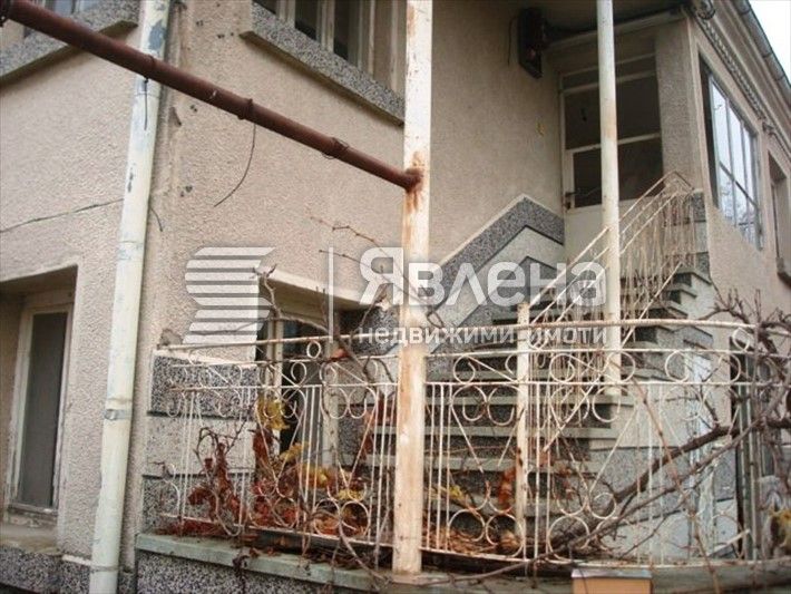 Продава се Къща в с. Маломир, Област Ямбол - 190 кв.м за 58 €/кв.м - Снимка #1