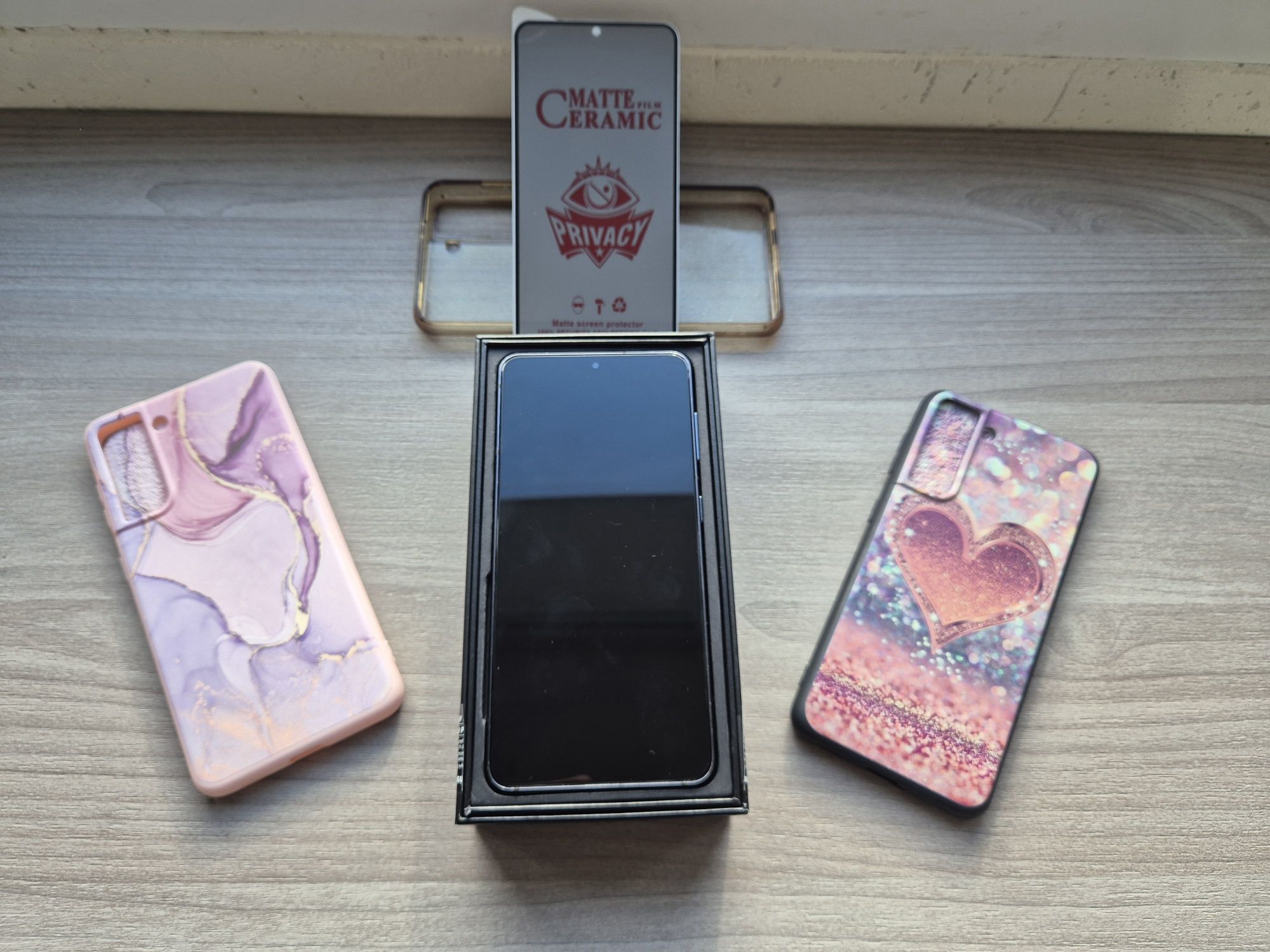 Samsung Galaxy S21, DualSIM 256 GB + 2 кейса и privacy protector