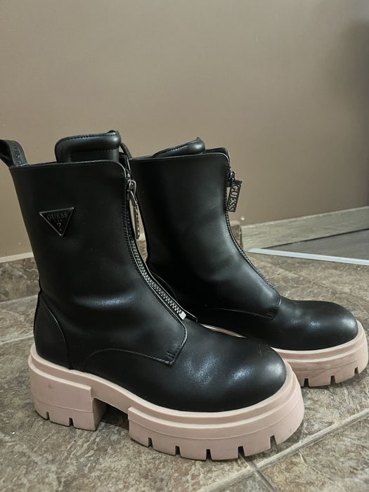 черни боти guess с розова подметка