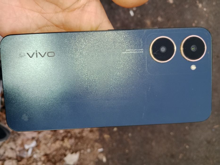 Продаётся телефон Vivo y 03