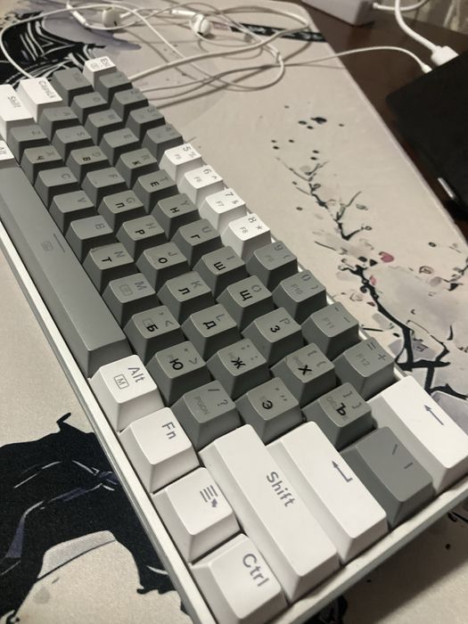 Продаю клавиатуру Redragon K617 Fizz