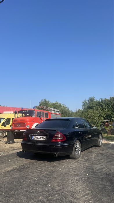 Mercedes-Benz E-Class W211