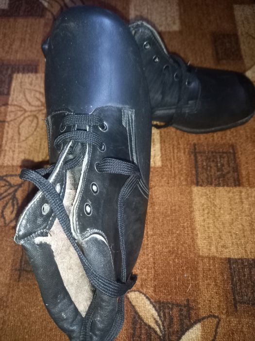 Мъжки боти нови от естествена кожа номер 40