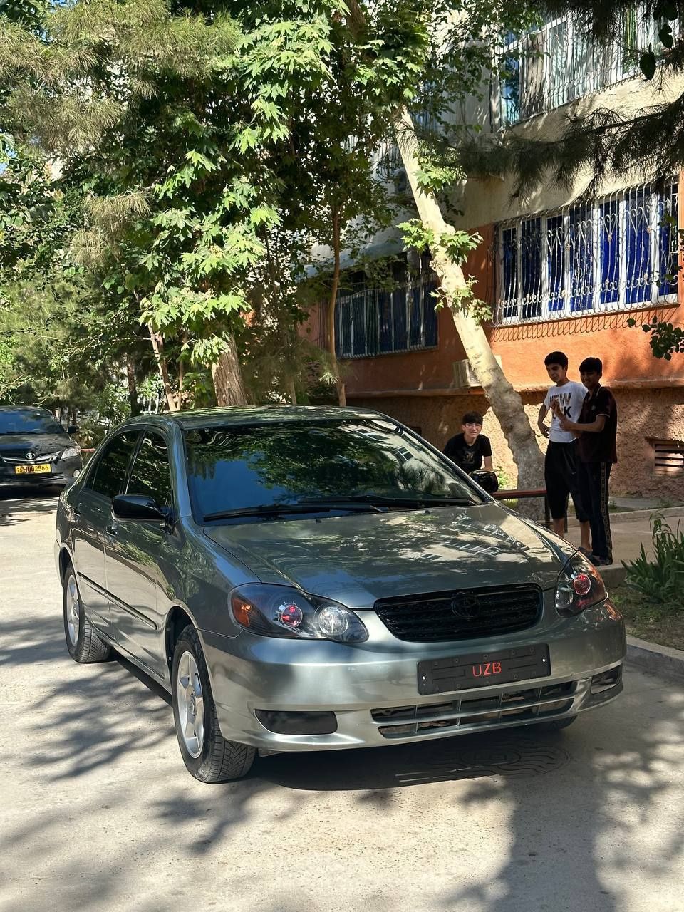 Toyota corolla 1.8 sotiladi