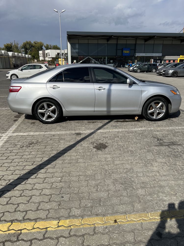 Toyota Camry 2.4 бензин
