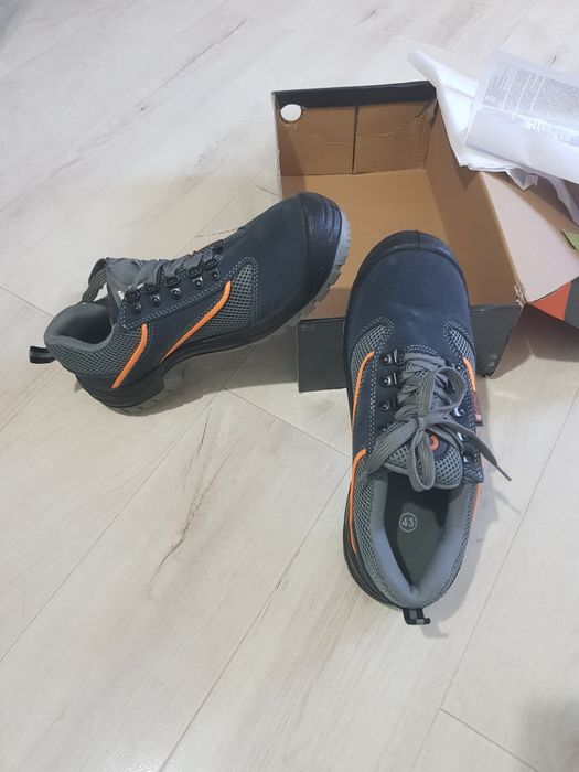 Защитни работни обувки