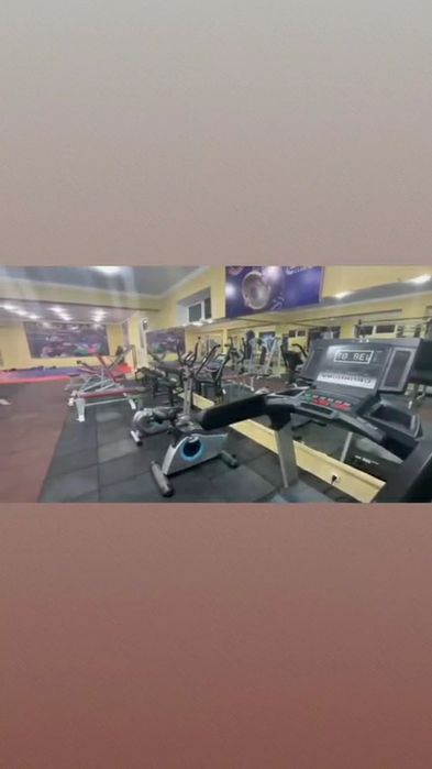 Ishlab turgan fitnes zal anjomlari kamplekt sotiladi
