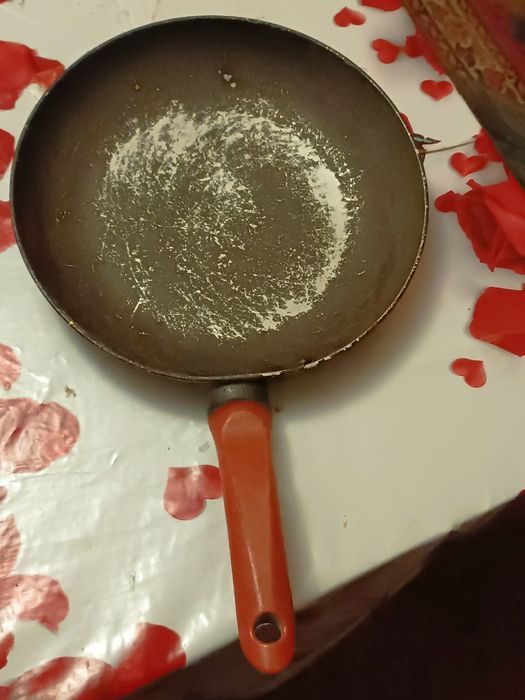 Сковородка б/у недорого