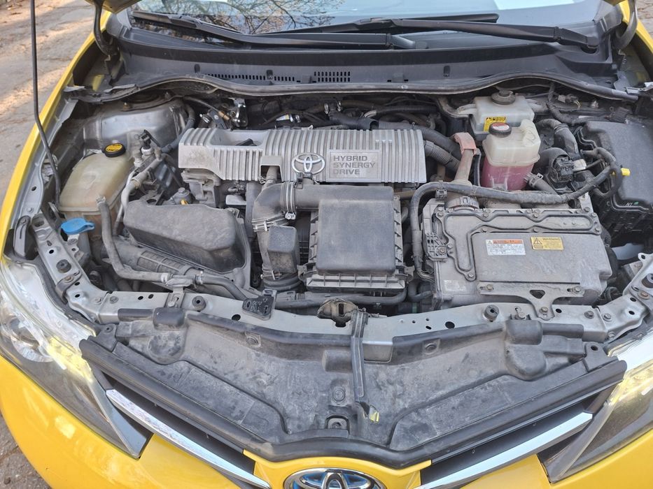 Toyota Auris 1.8 Хибрид/Газ