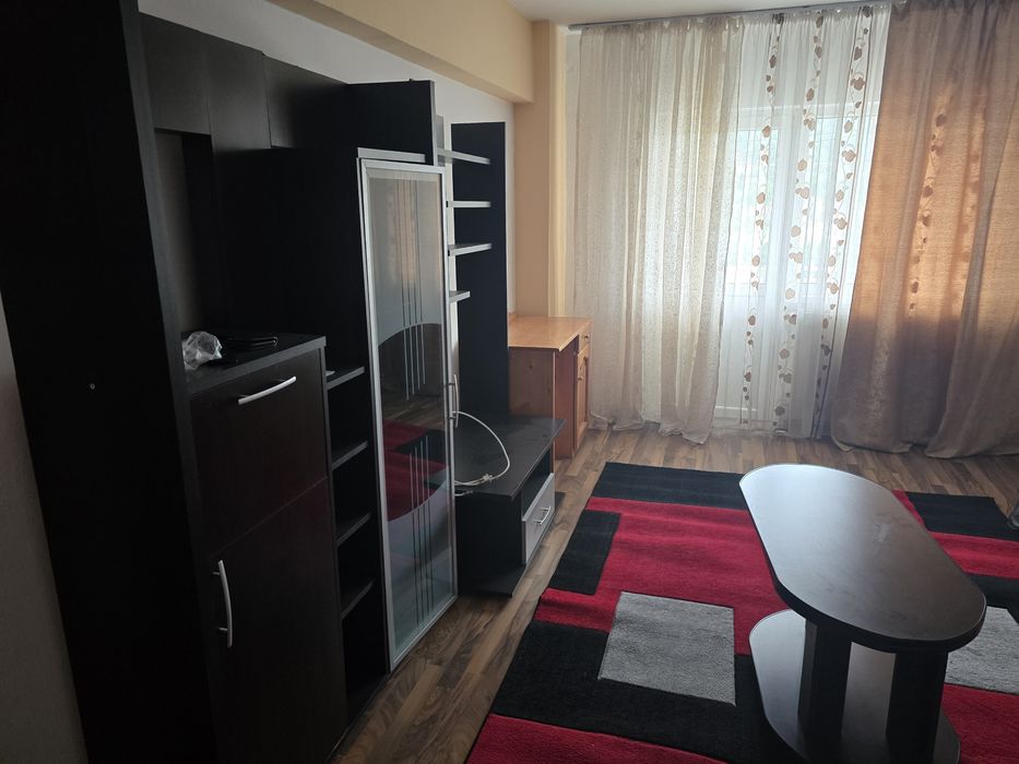 Inchiriez apartament