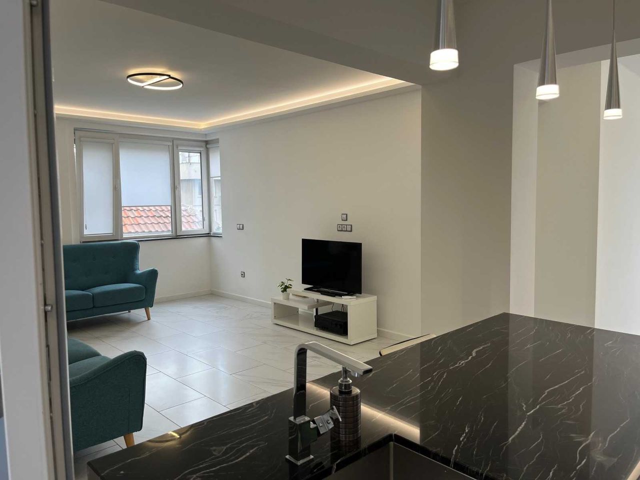 Продава се Тристаен апартамент в София, Изток - 90 кв.м за 1556 €/кв.м - Снимка #3