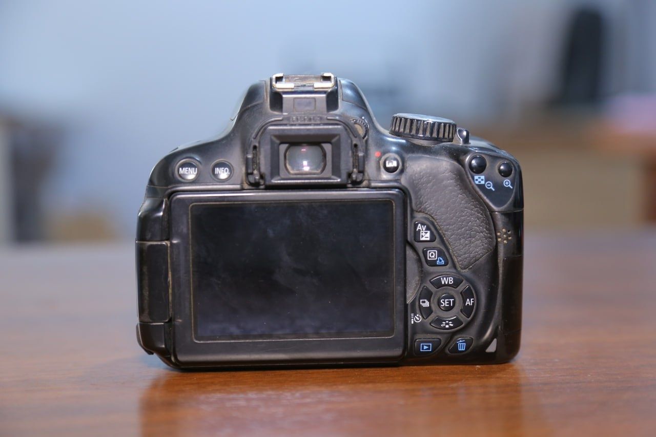 Canon 650D sotiladi