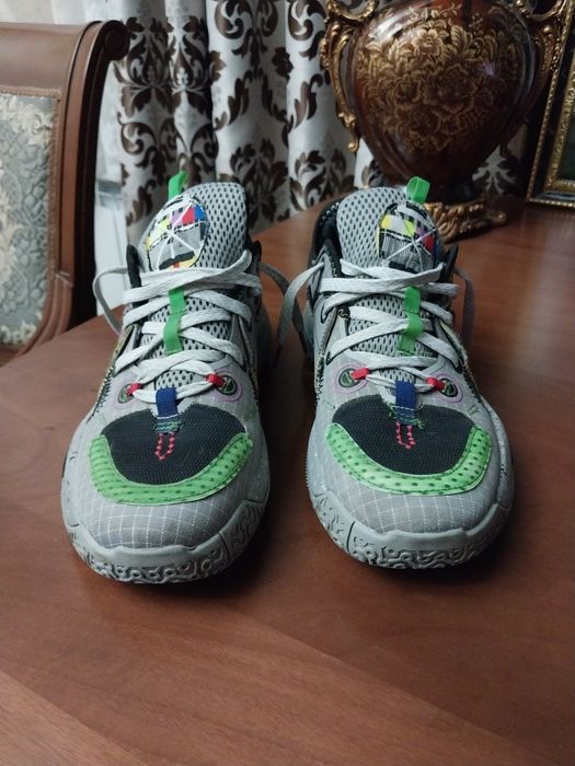 Мужские кроссовки 42размер