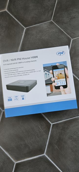 DVR / NVR PNI 4 canale analog / 8 canale IP FHD
