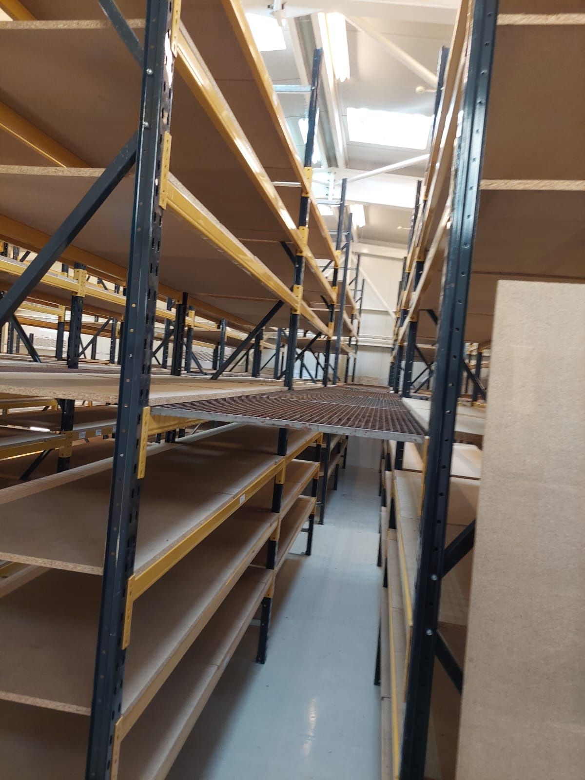 Raft rafturi metalice diferite modele