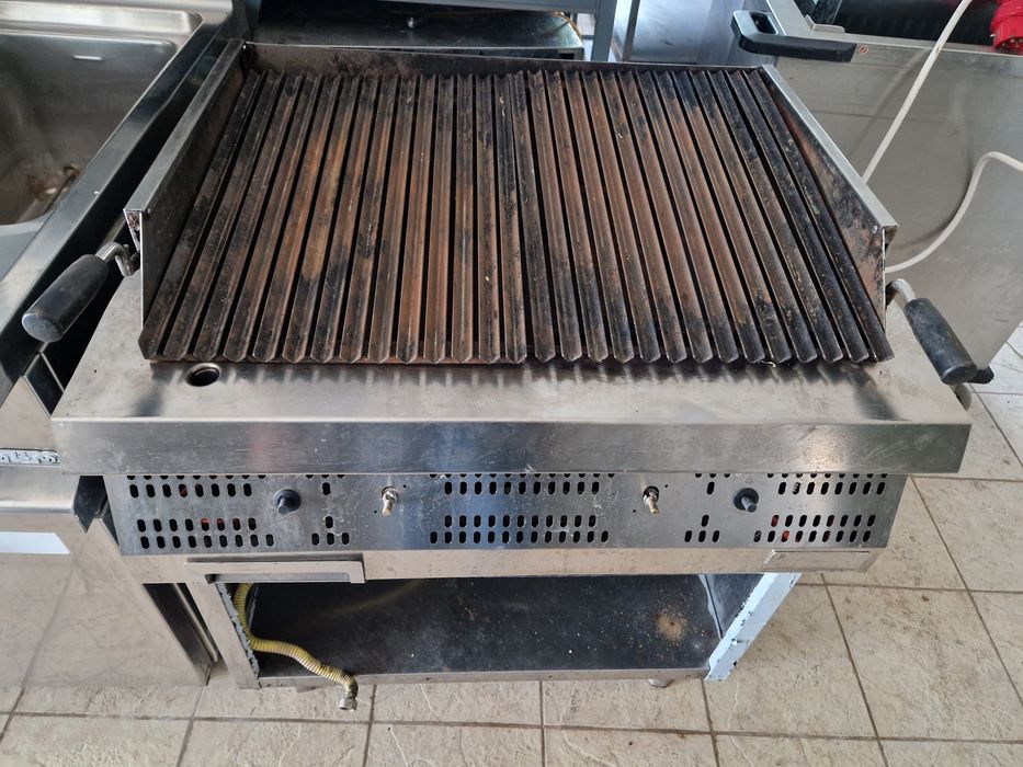 Grill electric sau gaz,  de.putere,  de.banc sau cu banc