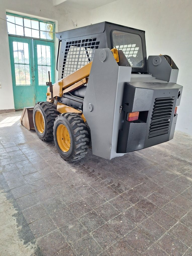 Vând bobcat miniincarcator 516 MF vând sau schimb cu stivuitor