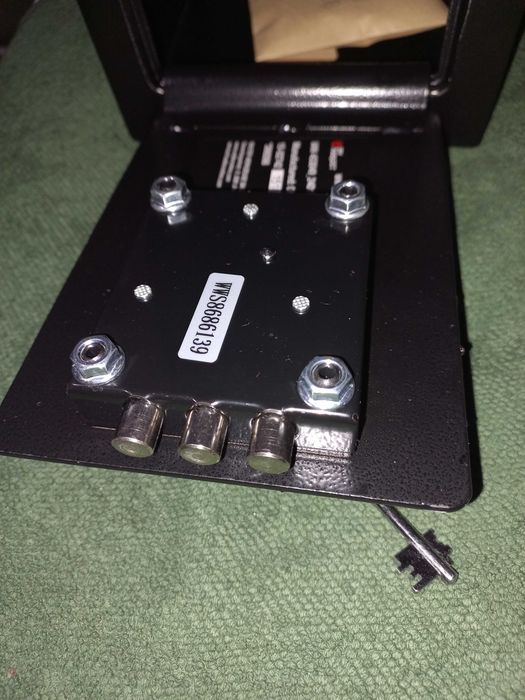 Seif metalic cu 2chei,nou, sigilat,negru, trimit