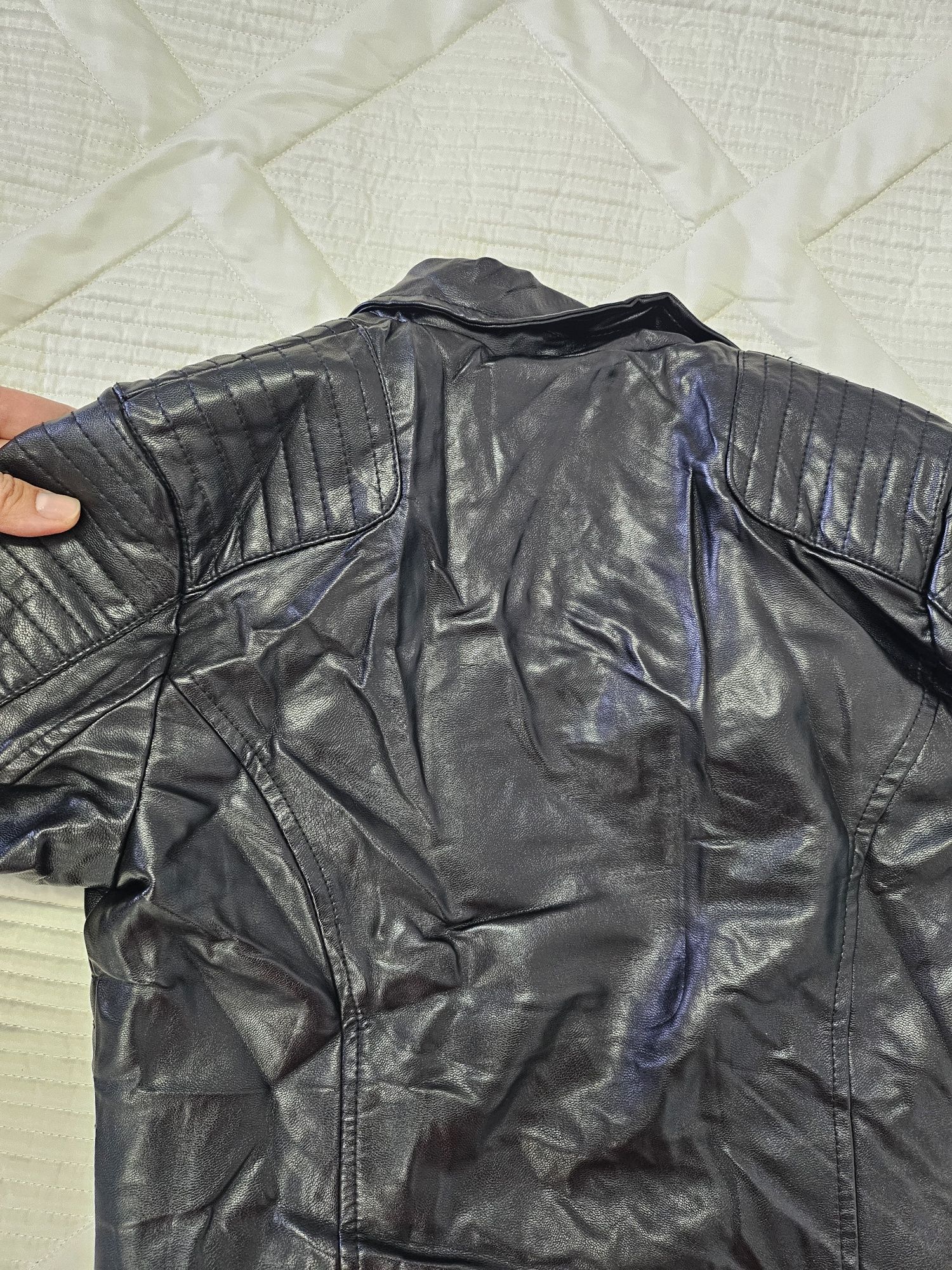 Продаю кожаный пиджак возраст указан на этикетке,надевали 2 раза
