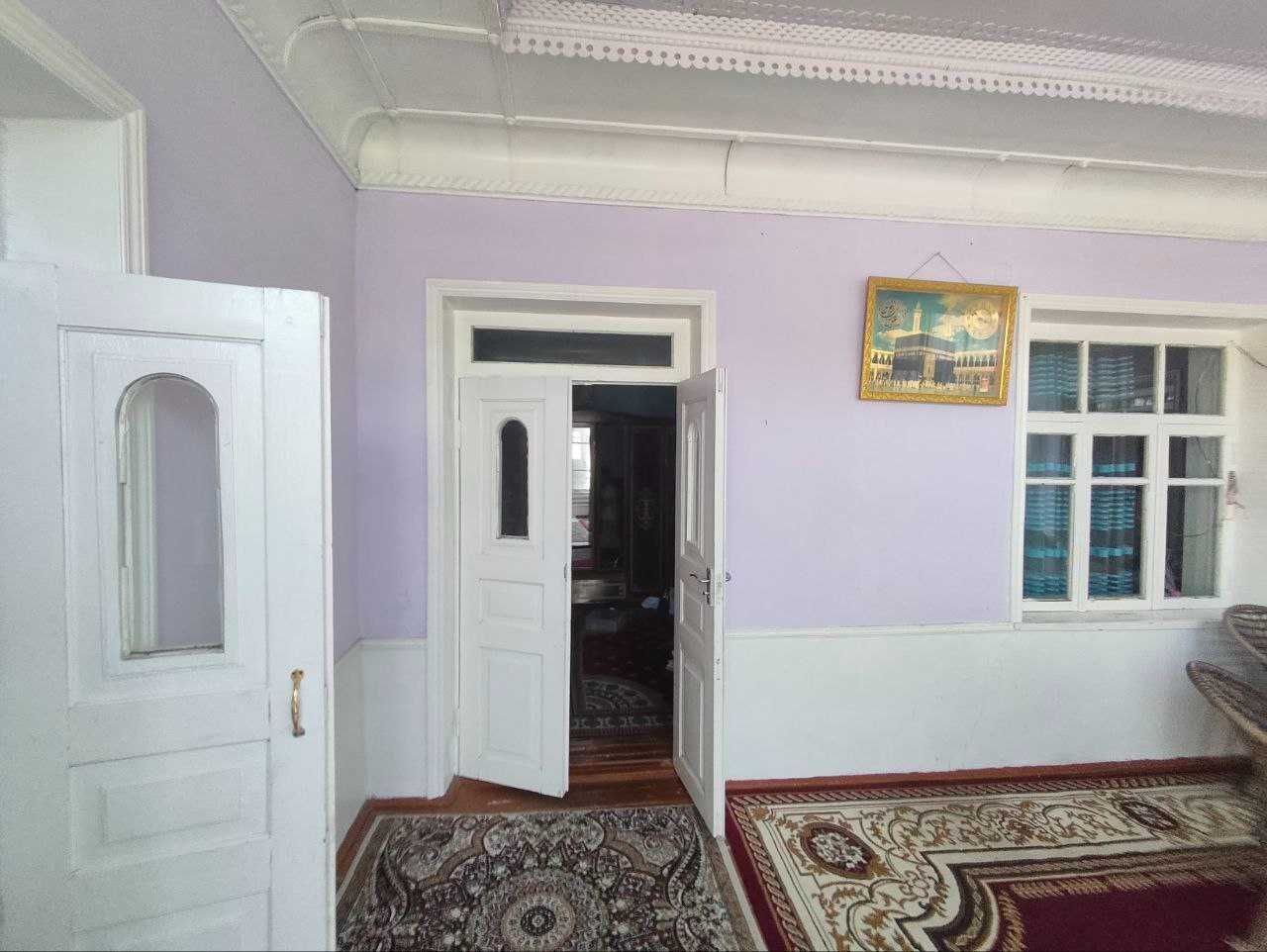 Уй сортилади Зангиота Зиёратгохидан 6 км утканда. 53000