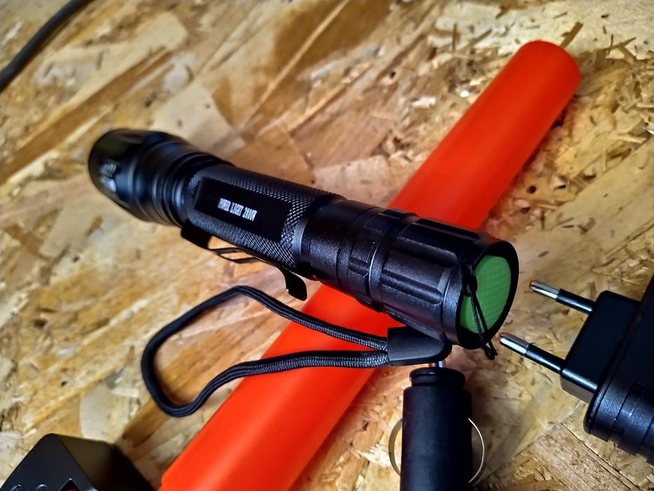 Lanterna Puternica LED Cree XML T6 Cu 2 Acumulatori si Incarcator 220V