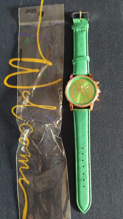 Vand Ceas de culoare VERDE nou cu blocare cheita de pornire