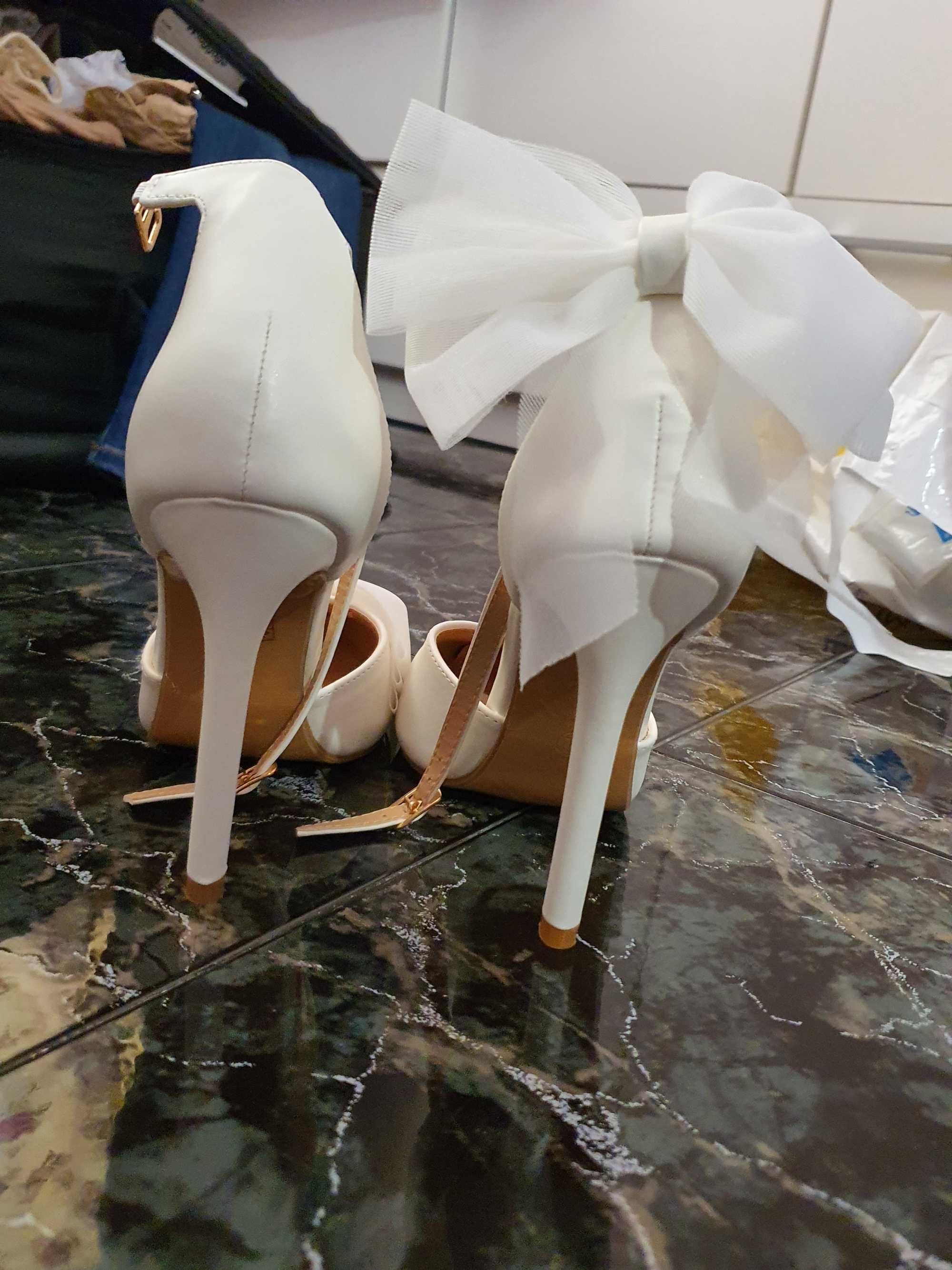 Нови Сватбени булчински обувки с панделка