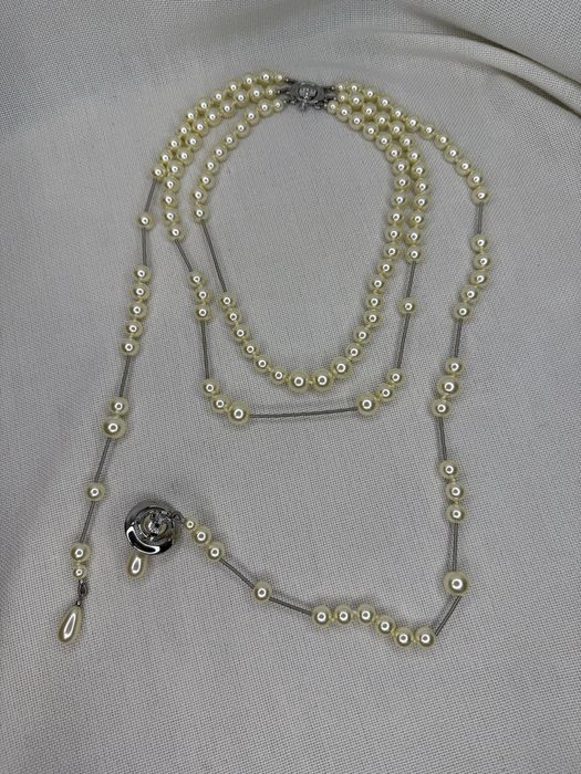 VIVIENNE Westwood colier ”broken pearl”, perle/argintiu, pietre.