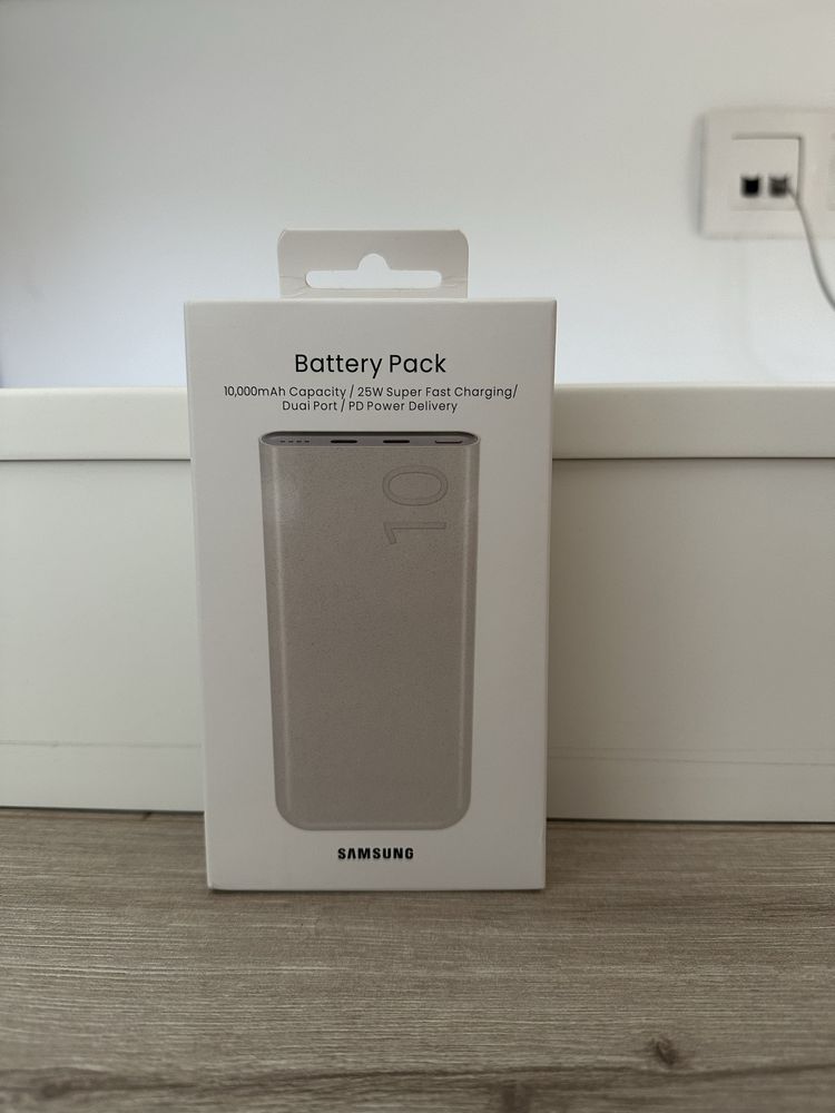 Продаю power bank 10000mAh новый