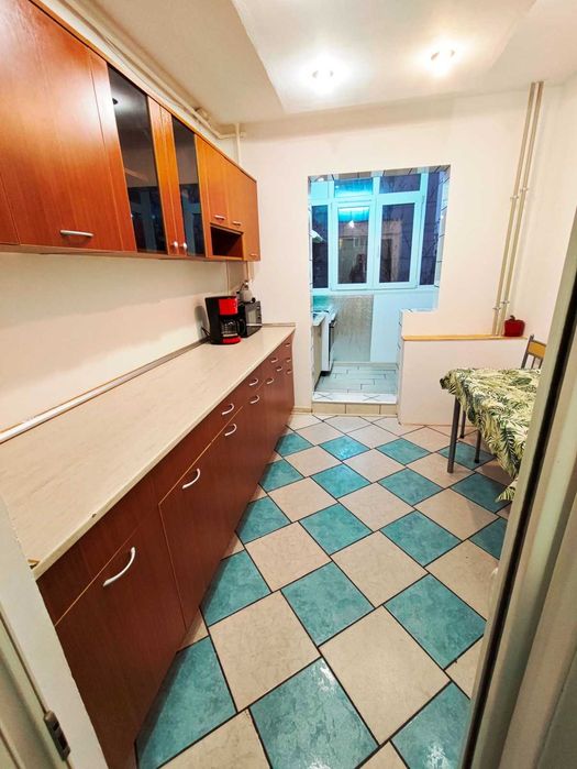 PARTICULAR – Apartament 3 camere decomandat, Metrou Apărătorii Patriei