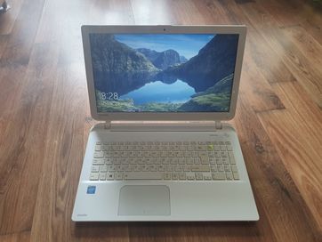 Лаптоп TOSHIBA Satellite L50 Intel 2.58 Ghz 8 GB RAM 240 GB SSD