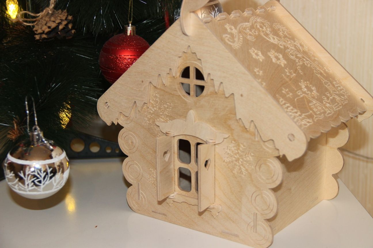 Деревянный домик на подарок