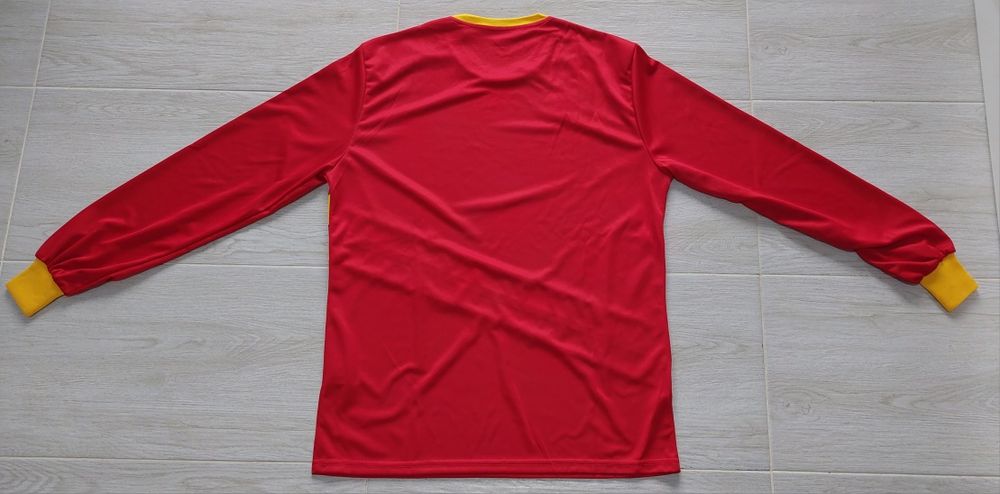 Bluza sport Erreà roșie cu dungi galbene – mânecă lungă – mărime XL