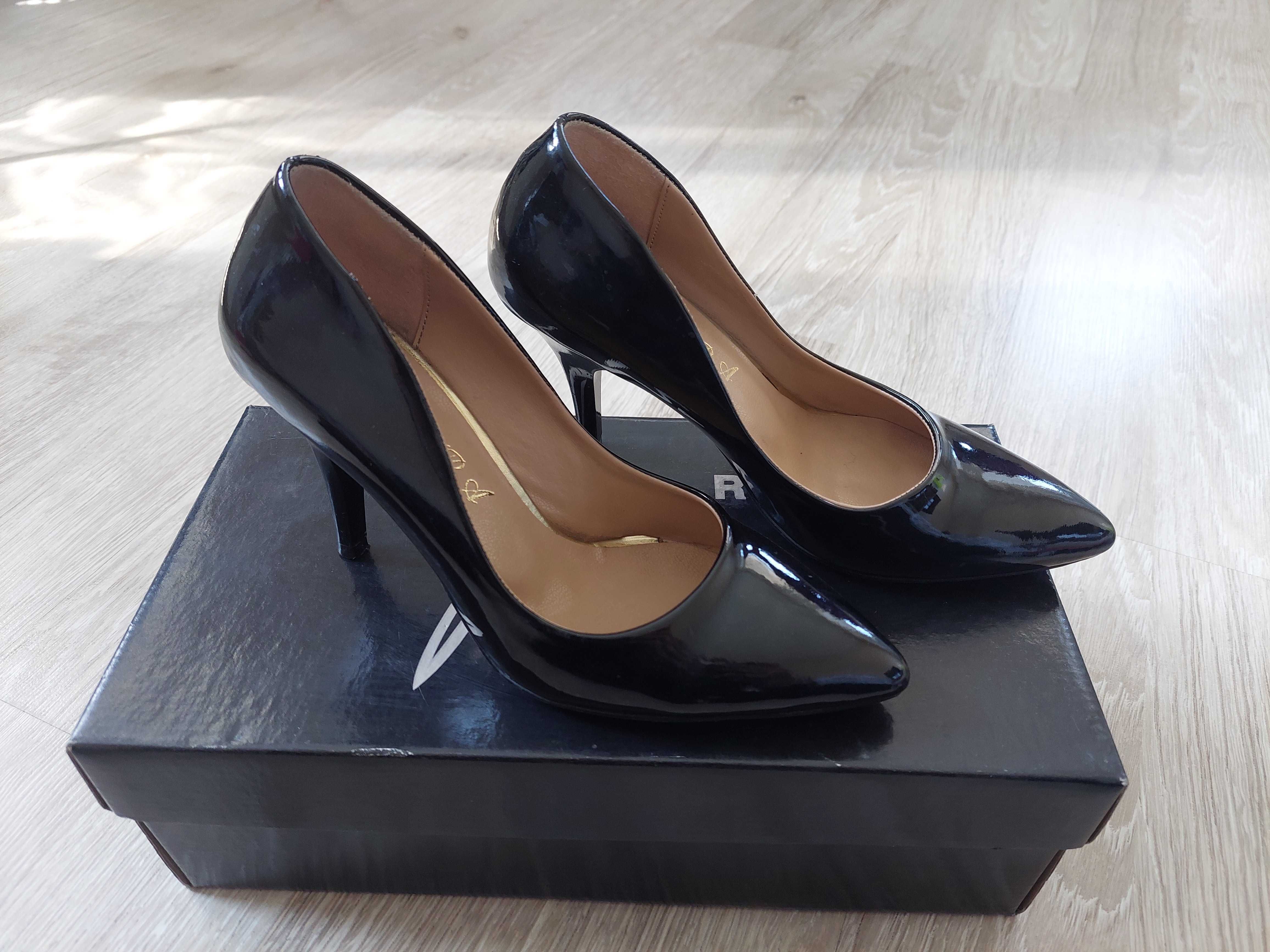 Черни обувки на ток Mayra