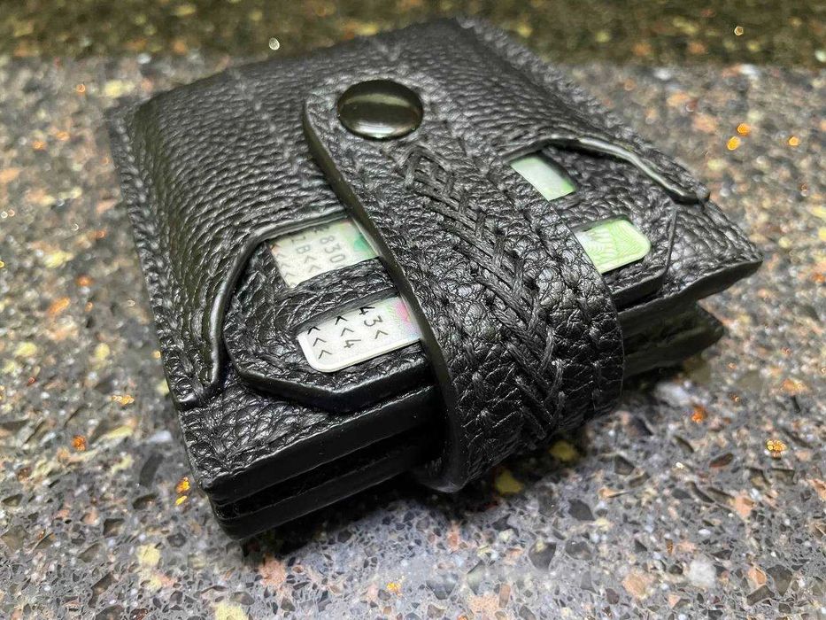 Кожаный бифолд, ручная работа.