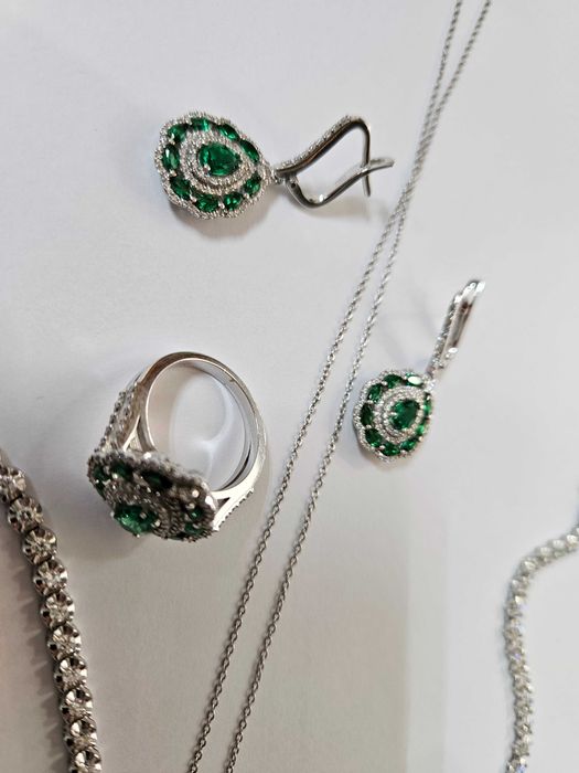 Vand set bijuteri Aur Diamante 18k 62 grame.