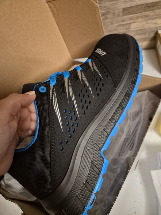 Нови работни обувки 42н. бомбе Uvex